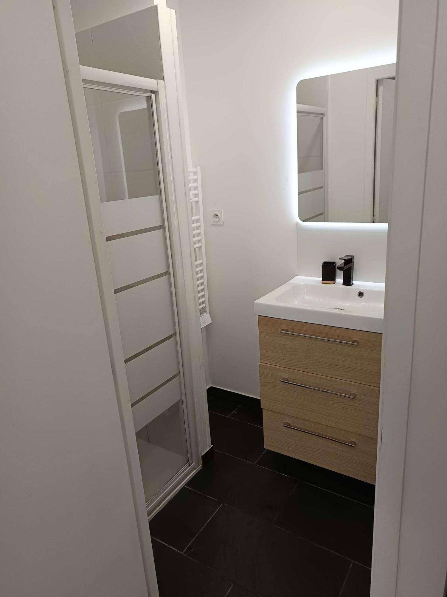 Appartement 3 *